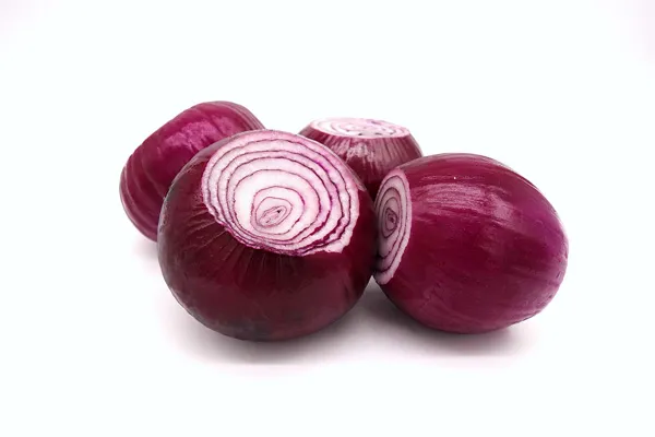 Red-Whole-peeled-onions
