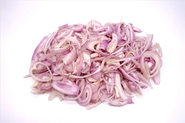 sliced-banana-shallot