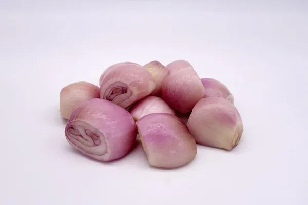 Peeled-Round-shallots